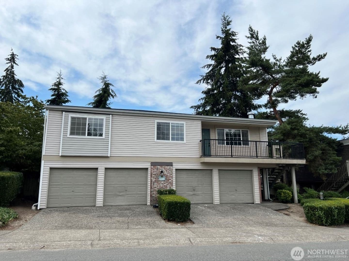 Bellevue Apartment: 14309 NE 7th Place
