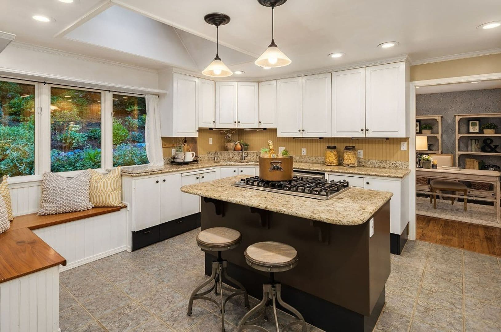 Medina House: 2647 80th Ave NE