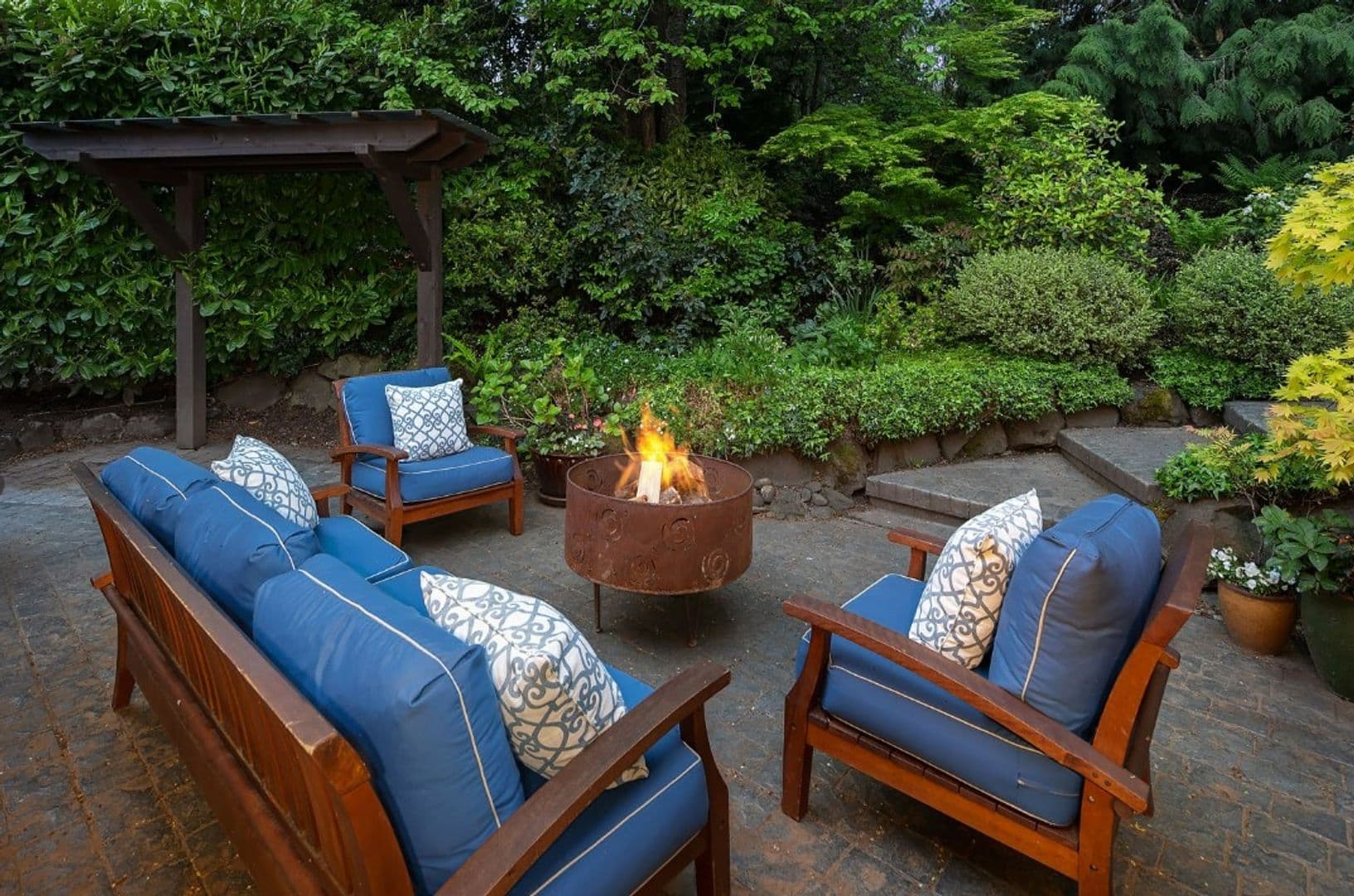 Medina House: 2647 80th Ave NE