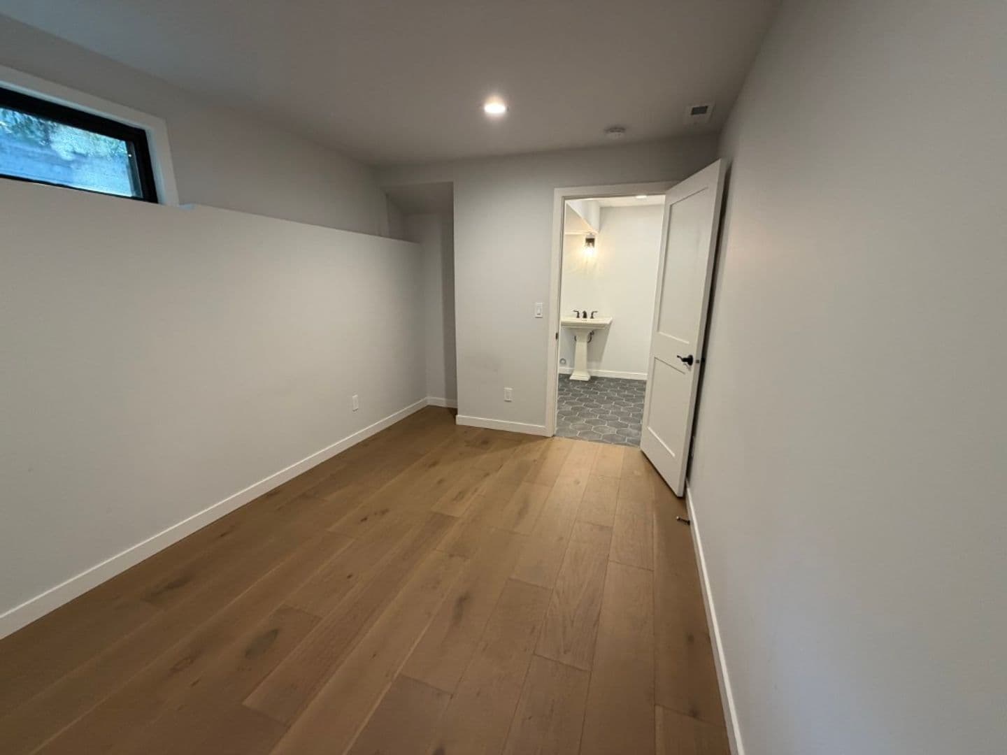 Kirkland House: 11721 NE 75th Place