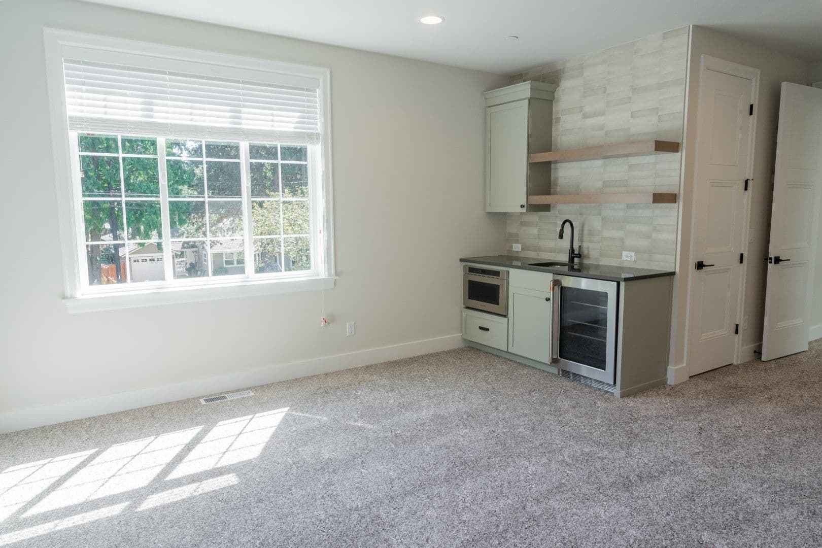 Kirkland House: 10420 NE 112th St