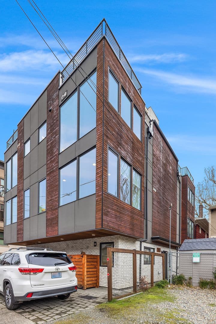 Seattle Townhome: 119 18th Avenue E #A