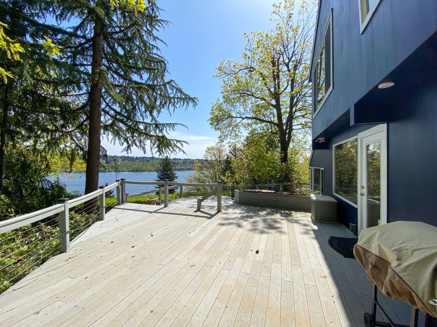 Mercer Island House: 7255 East Mercer Way