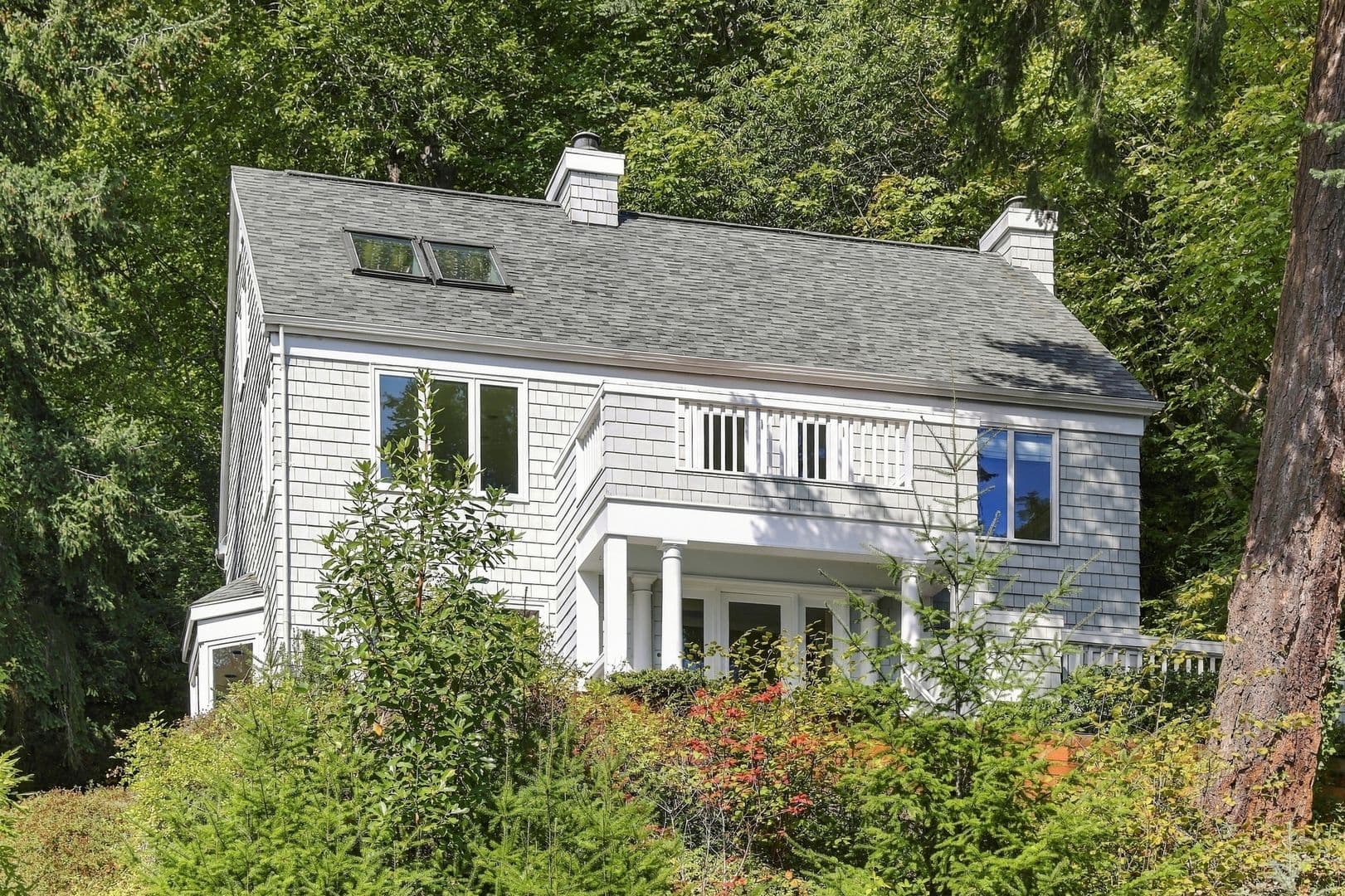 Mercer Island House: 8239 E Mercer Way