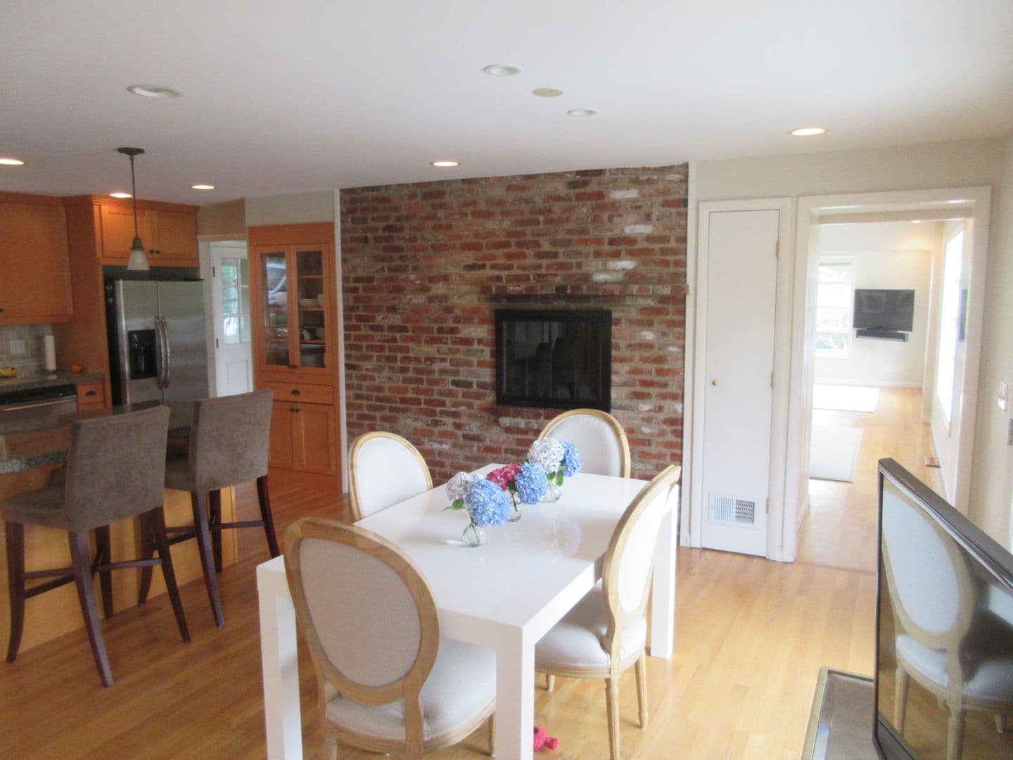 Clyde Hill House: 8831 NE 28th St