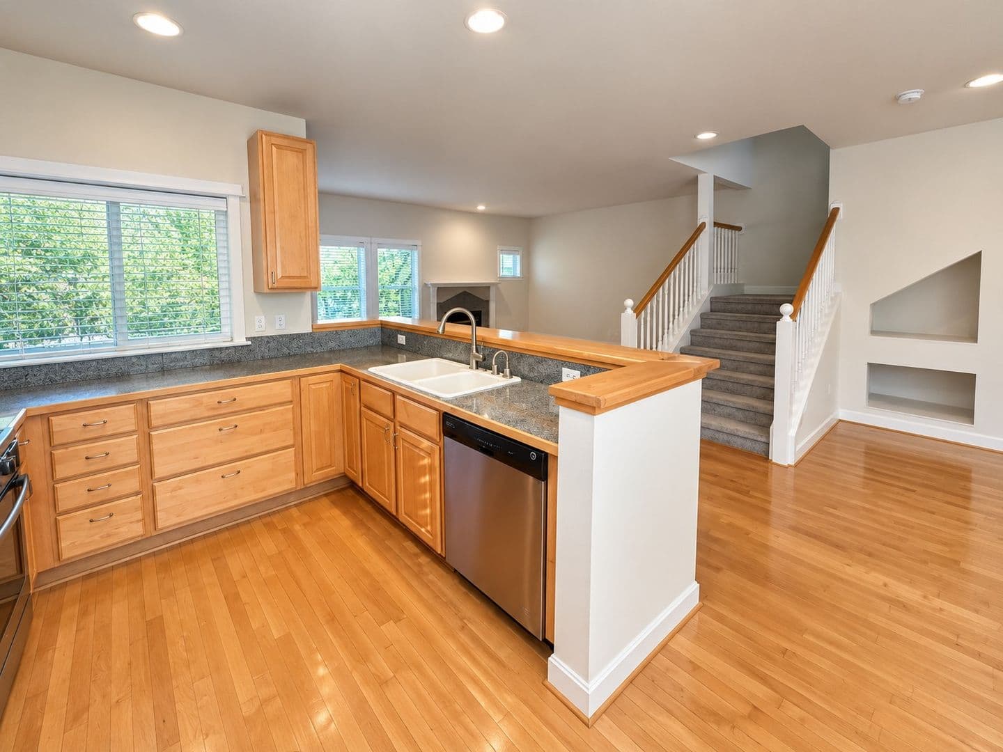 Kirkland Townhome: 3712 101st Way NE #505