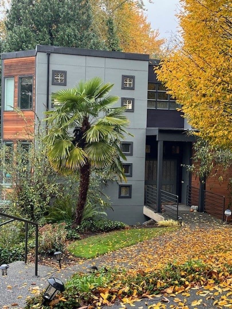 Kirkland House: 9425 110th Place NE