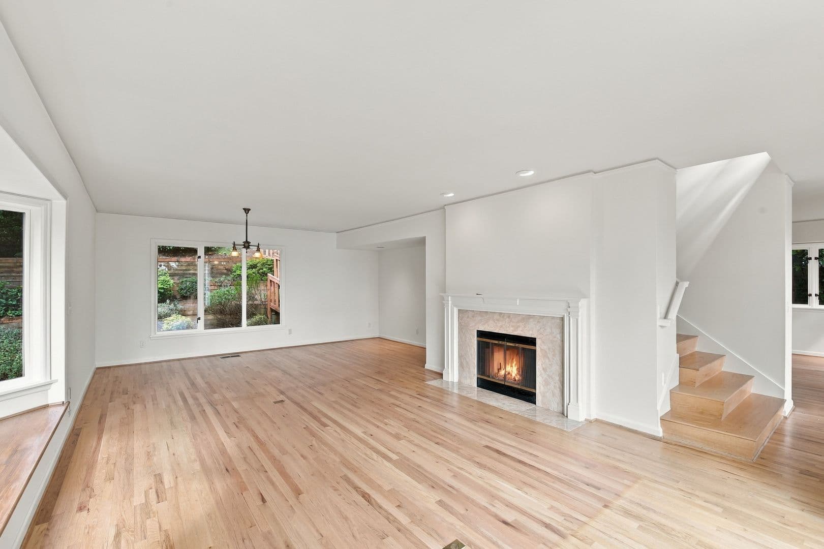 Mercer Island House: 8239 E Mercer Way