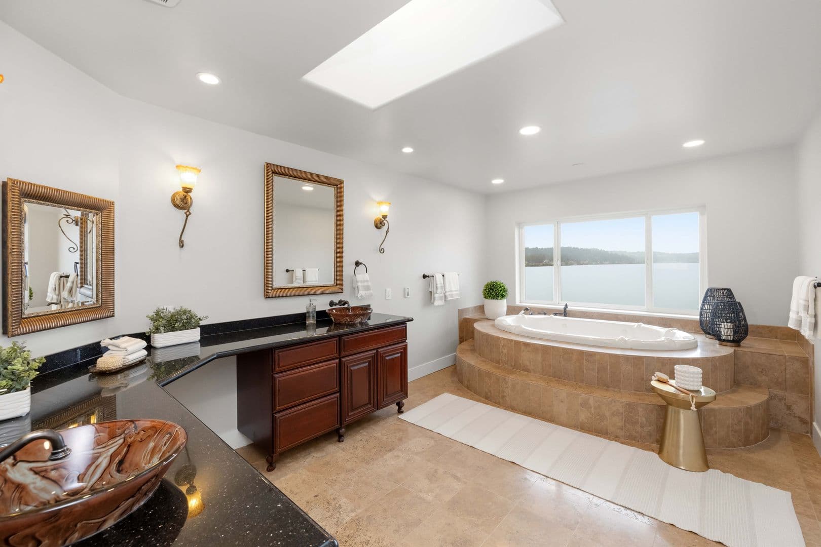 Bellevue House: 17714 SE 40th Place