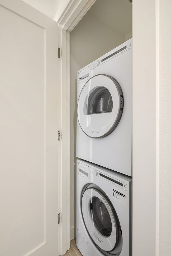 Seattle Townhome: 119 18th Avenue E #A