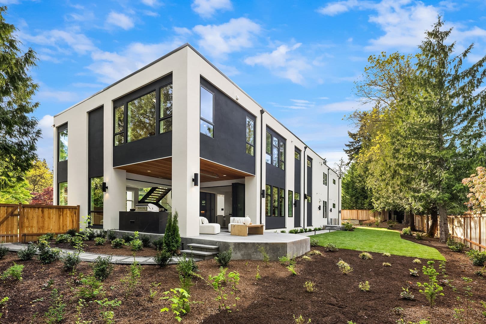 Medina House: 2436 82nd Avenue NE