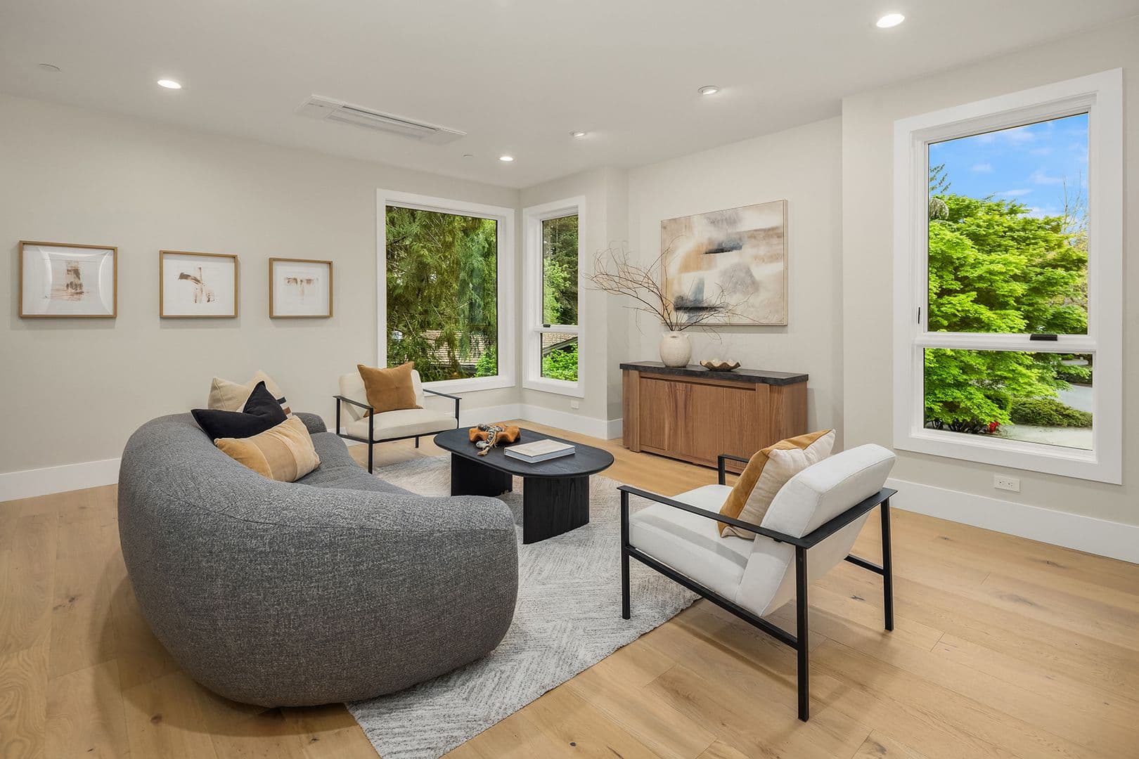 Medina House: 2436 82nd Avenue NE