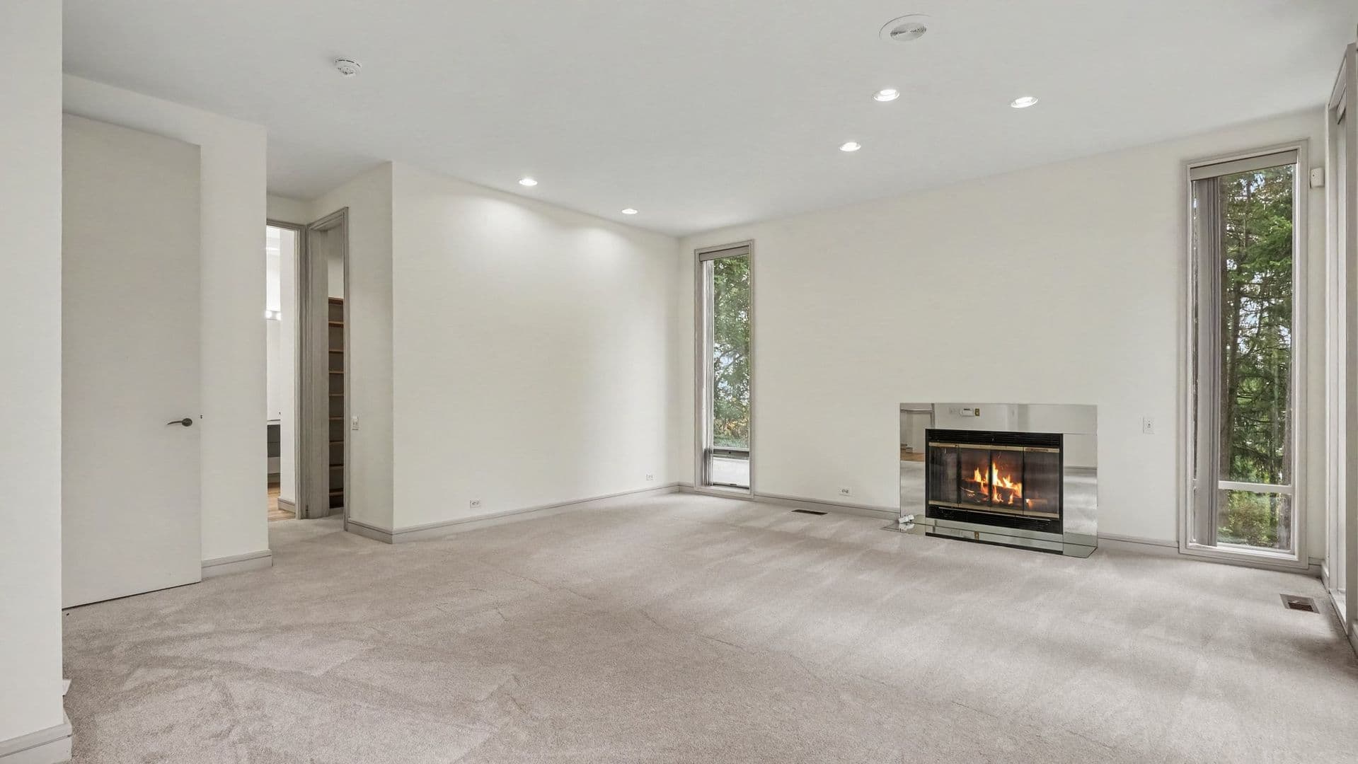 Bellevue House: 1121 W Lake Sammamish Pkwy SE