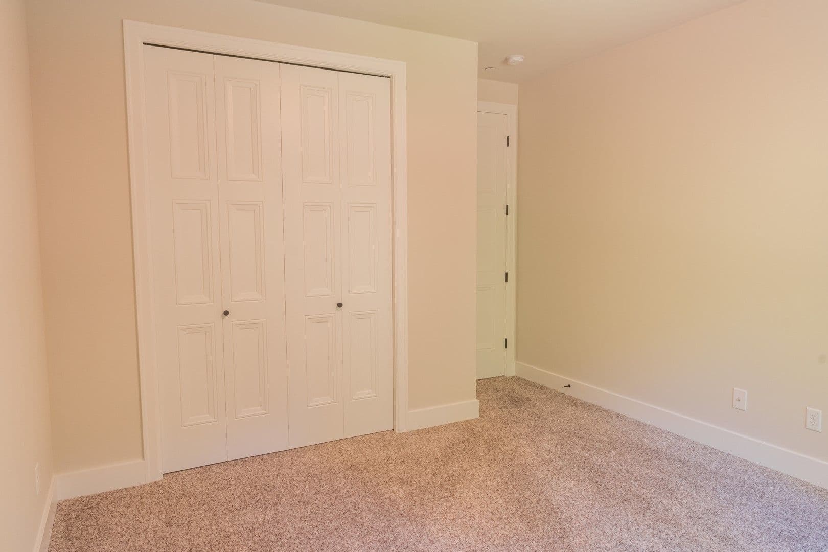 Kirkland House: 10420 NE 112th St