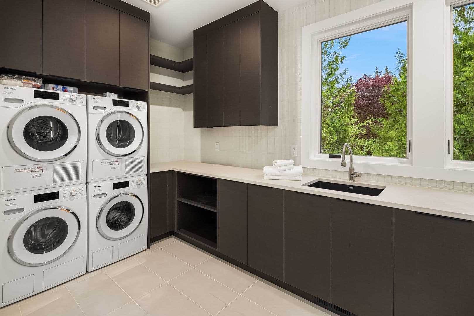 Medina House: 2436 82nd Avenue NE