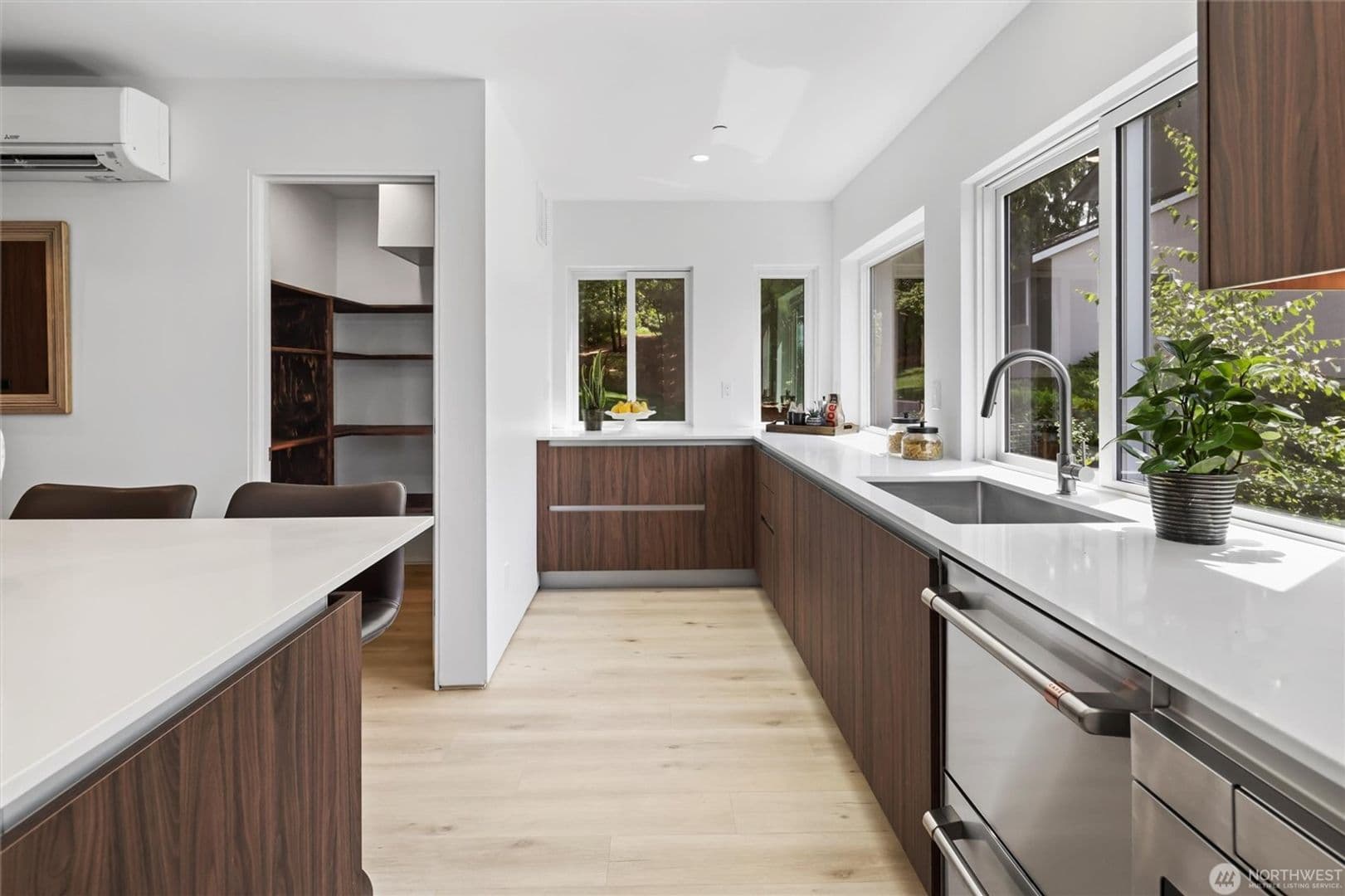 Kirkland House: 6304 Lakeview Drive