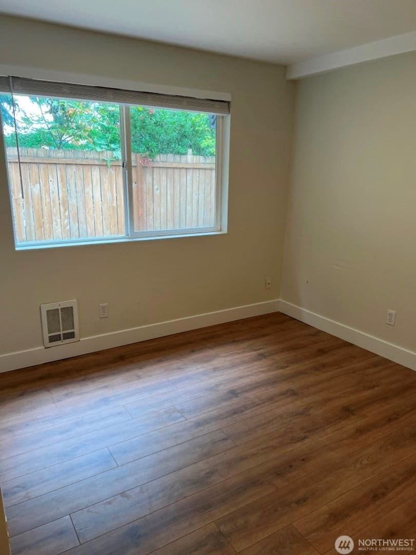 Bellevue Apartment: 14309 NE 7th Place