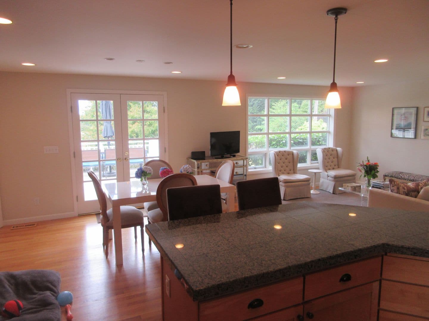 Clyde Hill House: 8831 NE 28th St