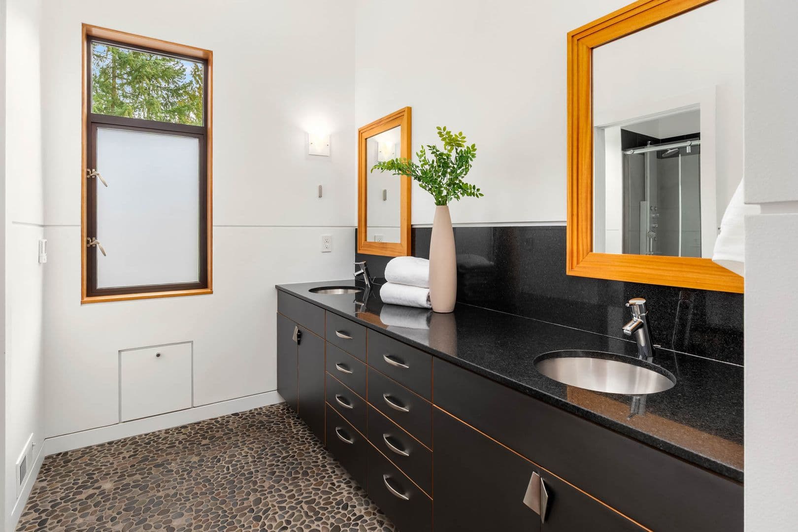 Yarrow Point House: 4218 92nd Avenue NE