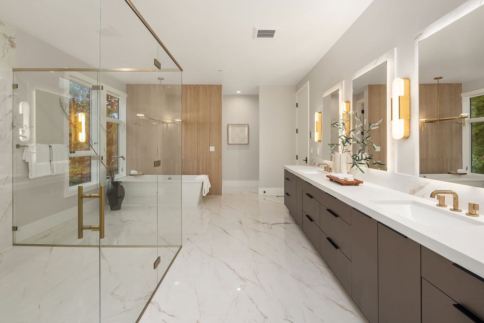 Medina House: 2436 82nd Avenue NE