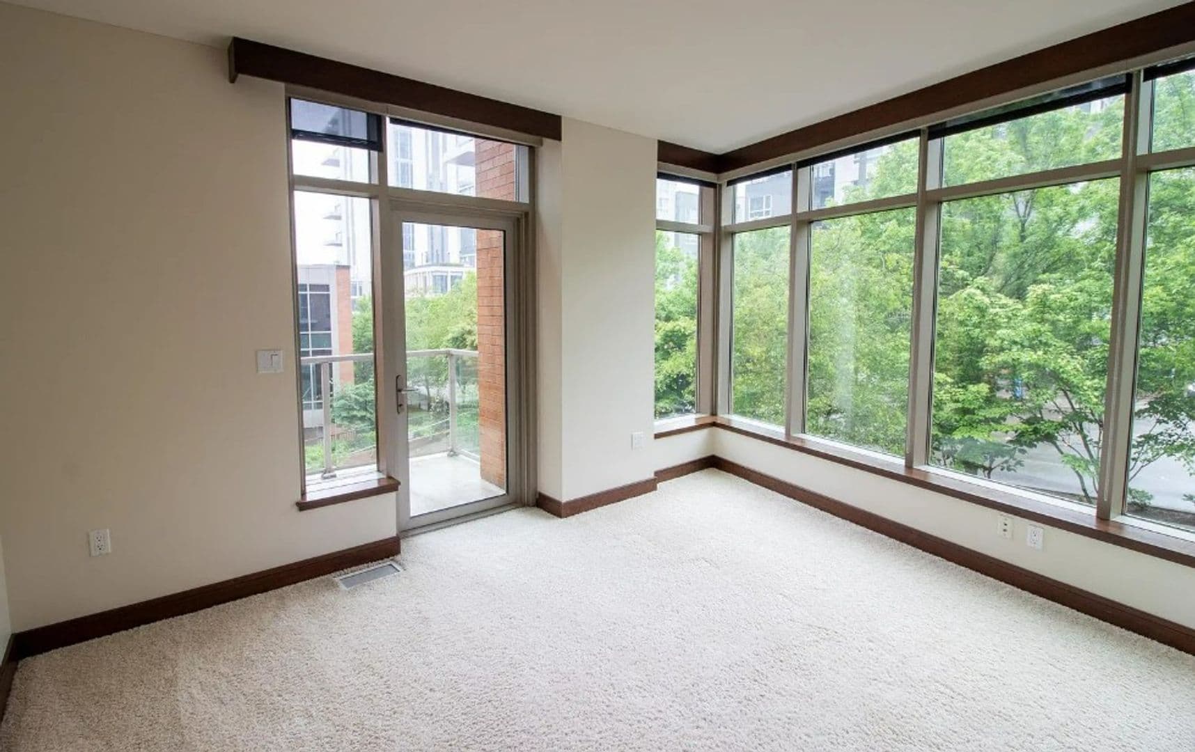 Bellevue Townhome: 10660 NE 9th Place