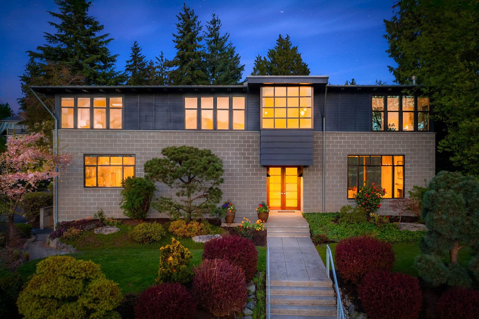 Yarrow Point House: 4218 92nd Avenue NE