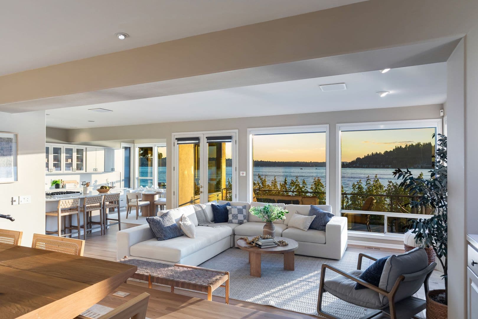 Renton House: 3711 Lake Washington Blvd N