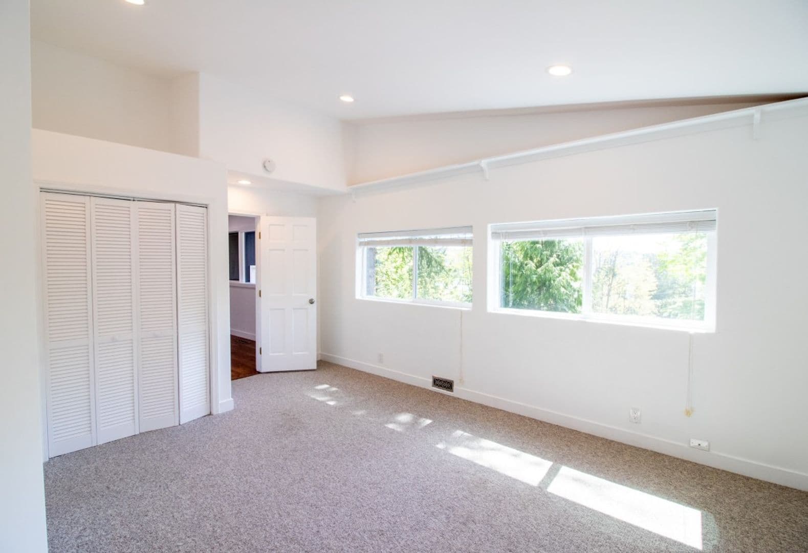 Mercer Island House: 7255 East Mercer Way