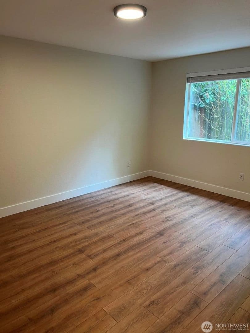 Bellevue Apartment: 14309 NE 7th Place