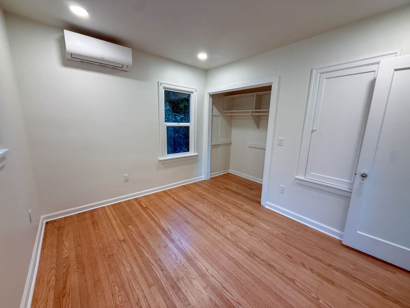 Shoreline House: 641 NW 180th St
