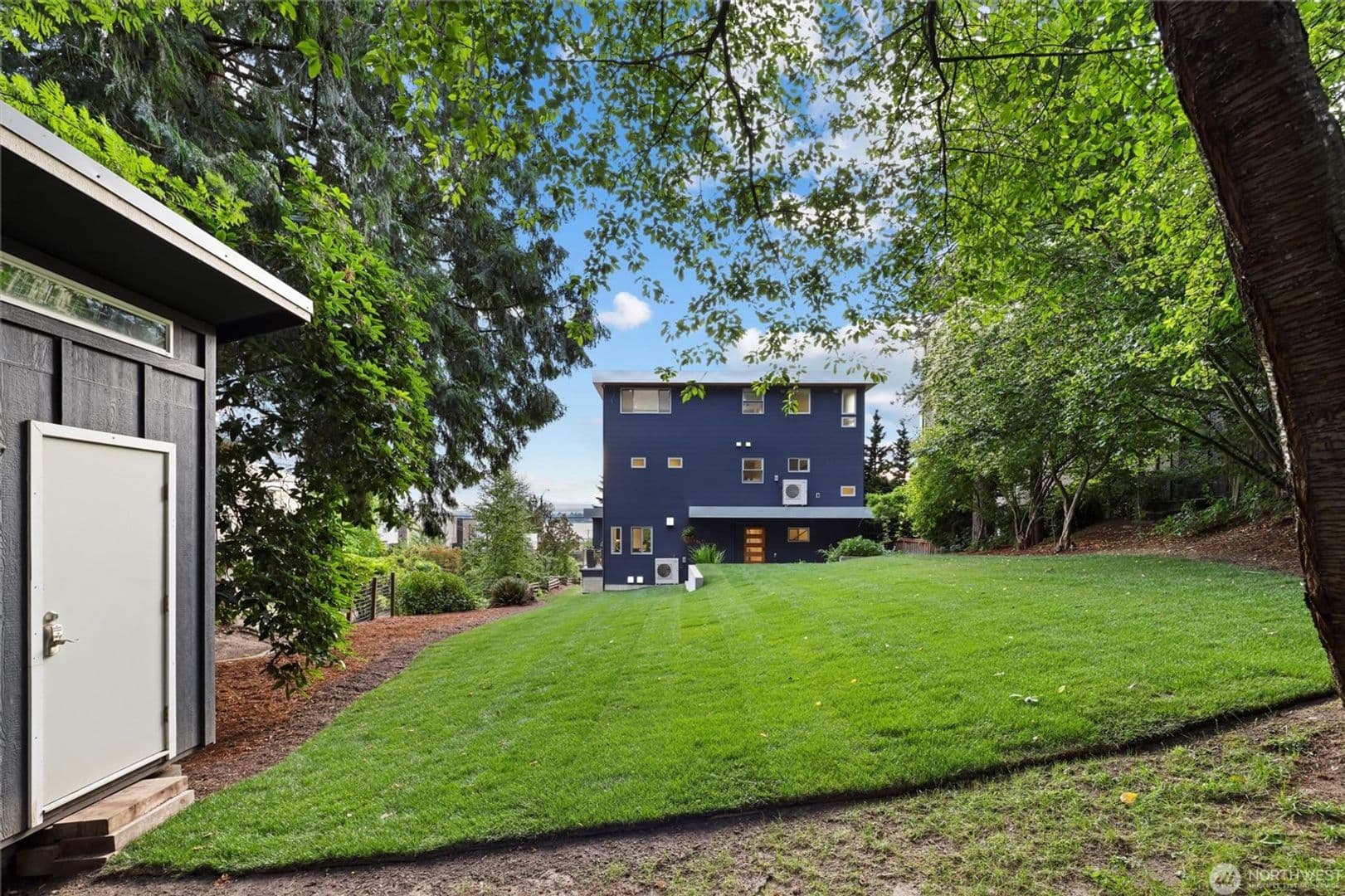 Kirkland House: 6304 Lakeview Drive