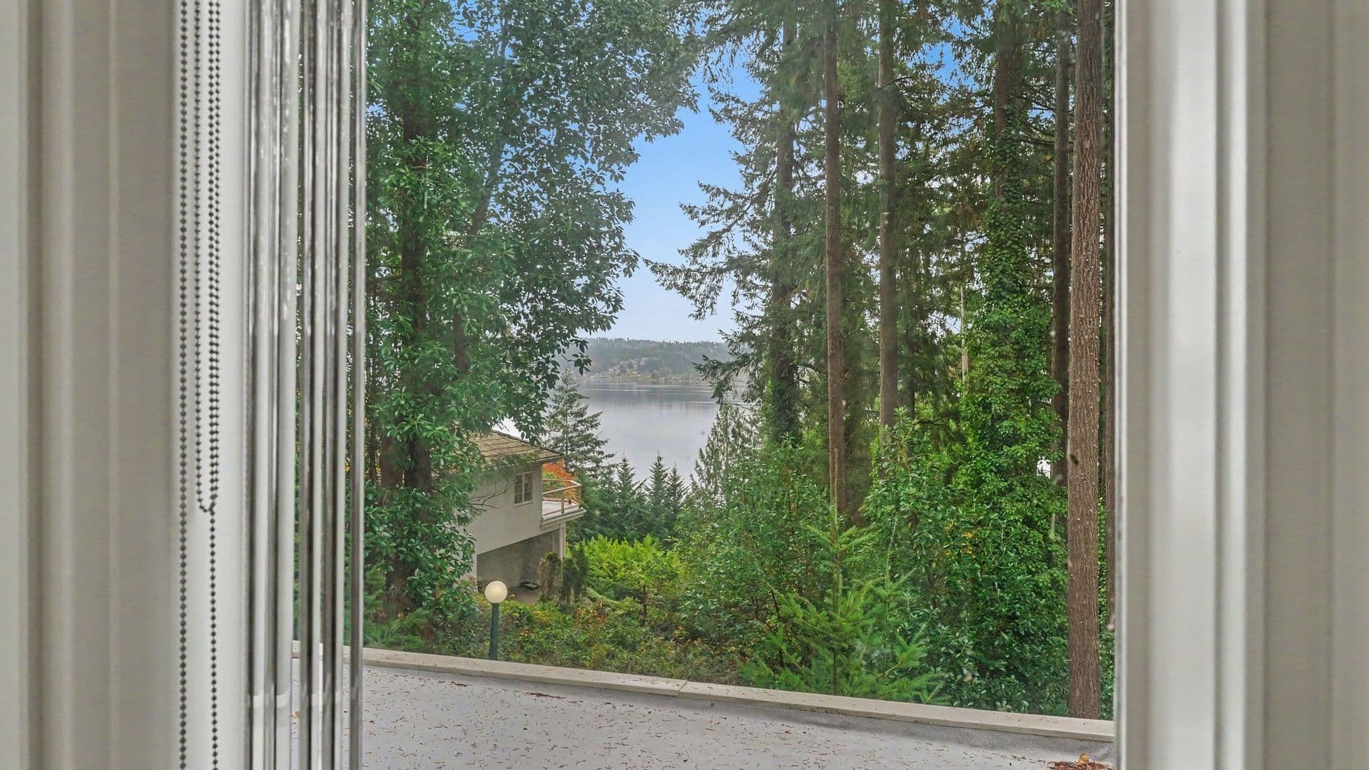 Bellevue House: 1121 W Lake Sammamish Pkwy SE