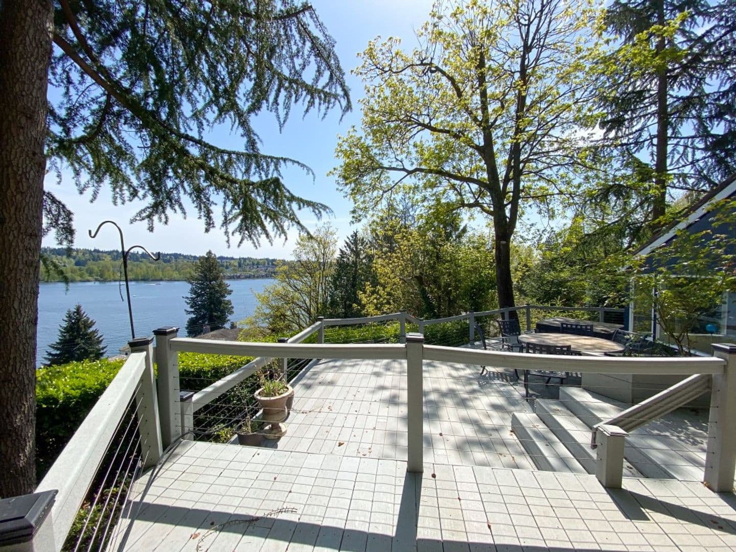 Mercer Island House: 7255 East Mercer Way