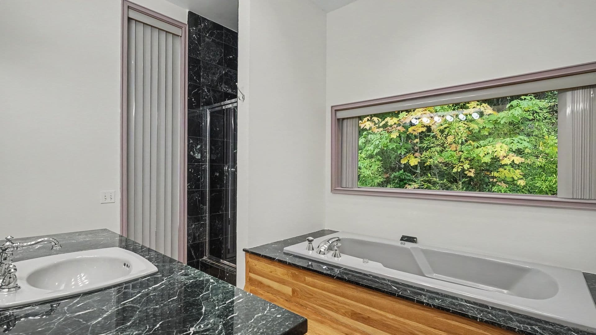 Bellevue House: 1121 W Lake Sammamish Pkwy SE