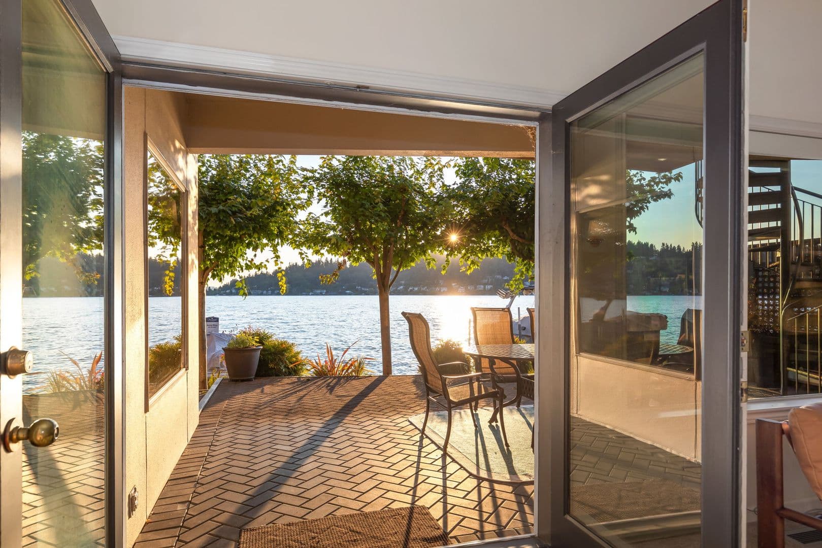 Renton House: 3711 Lake Washington Blvd N