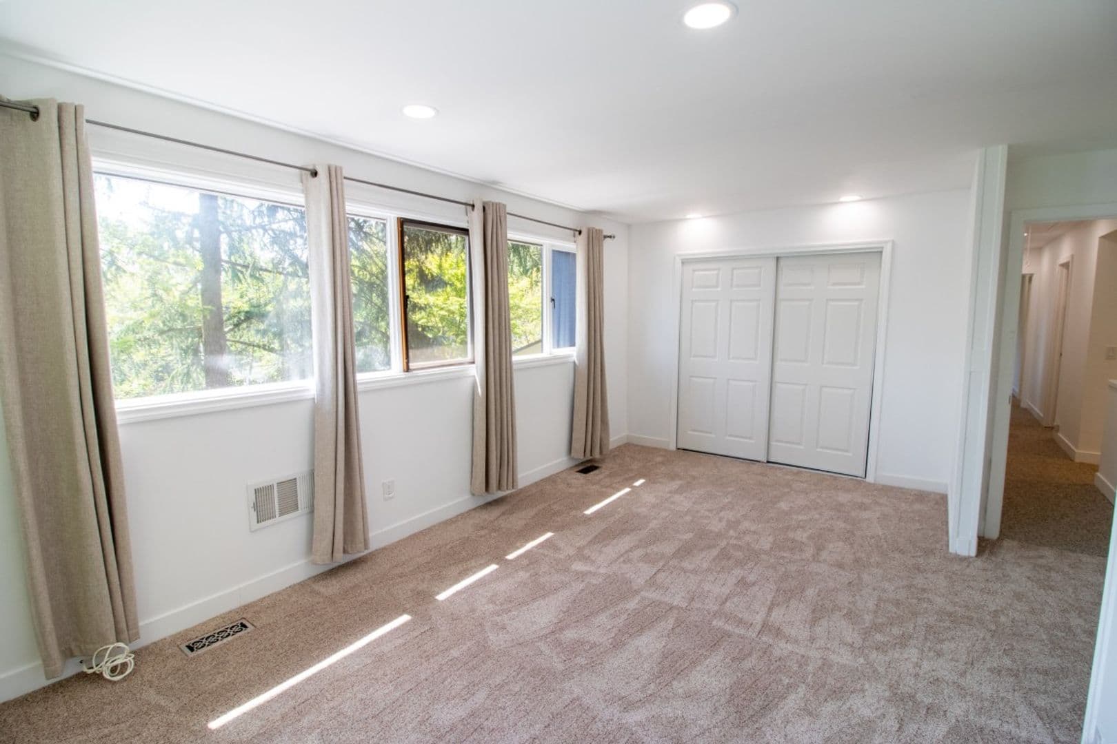 Mercer Island House: 7255 East Mercer Way