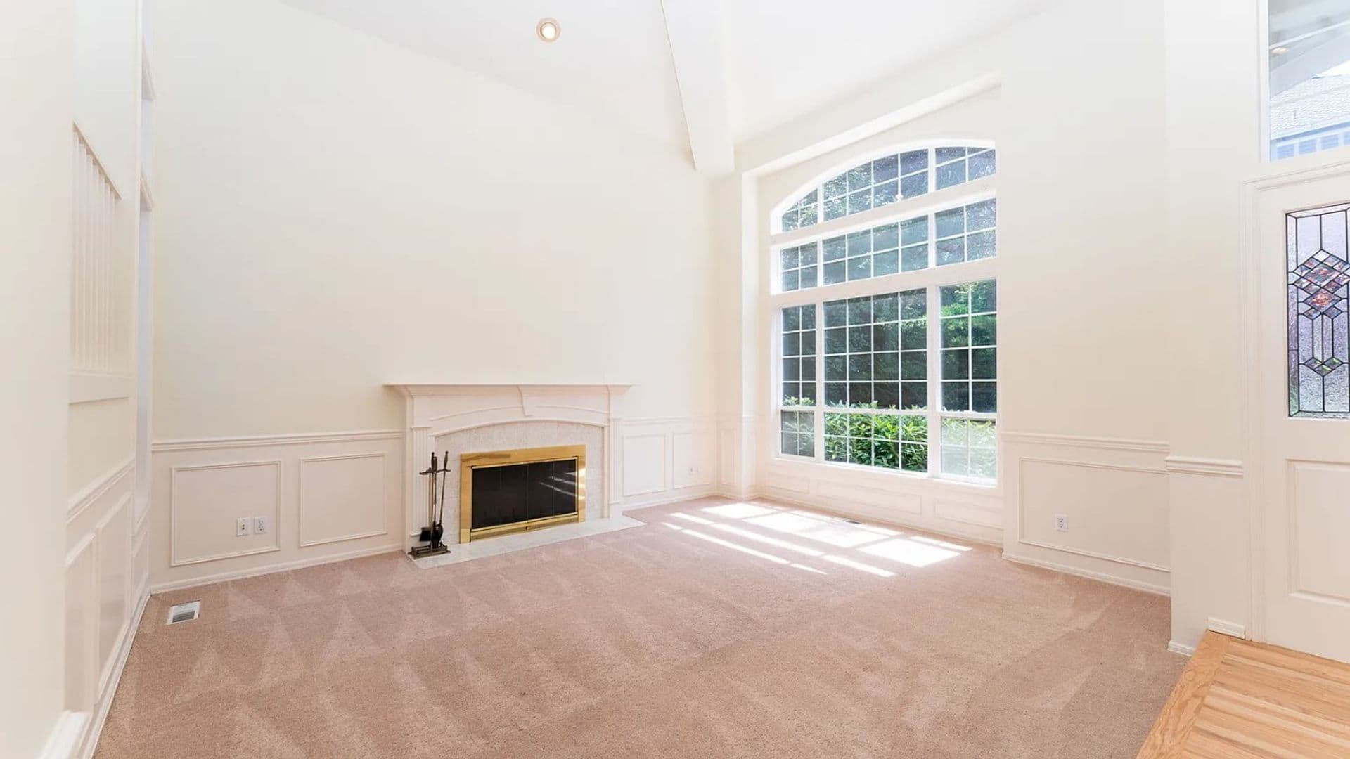 Bellevue House: 16410 SE 56th Place