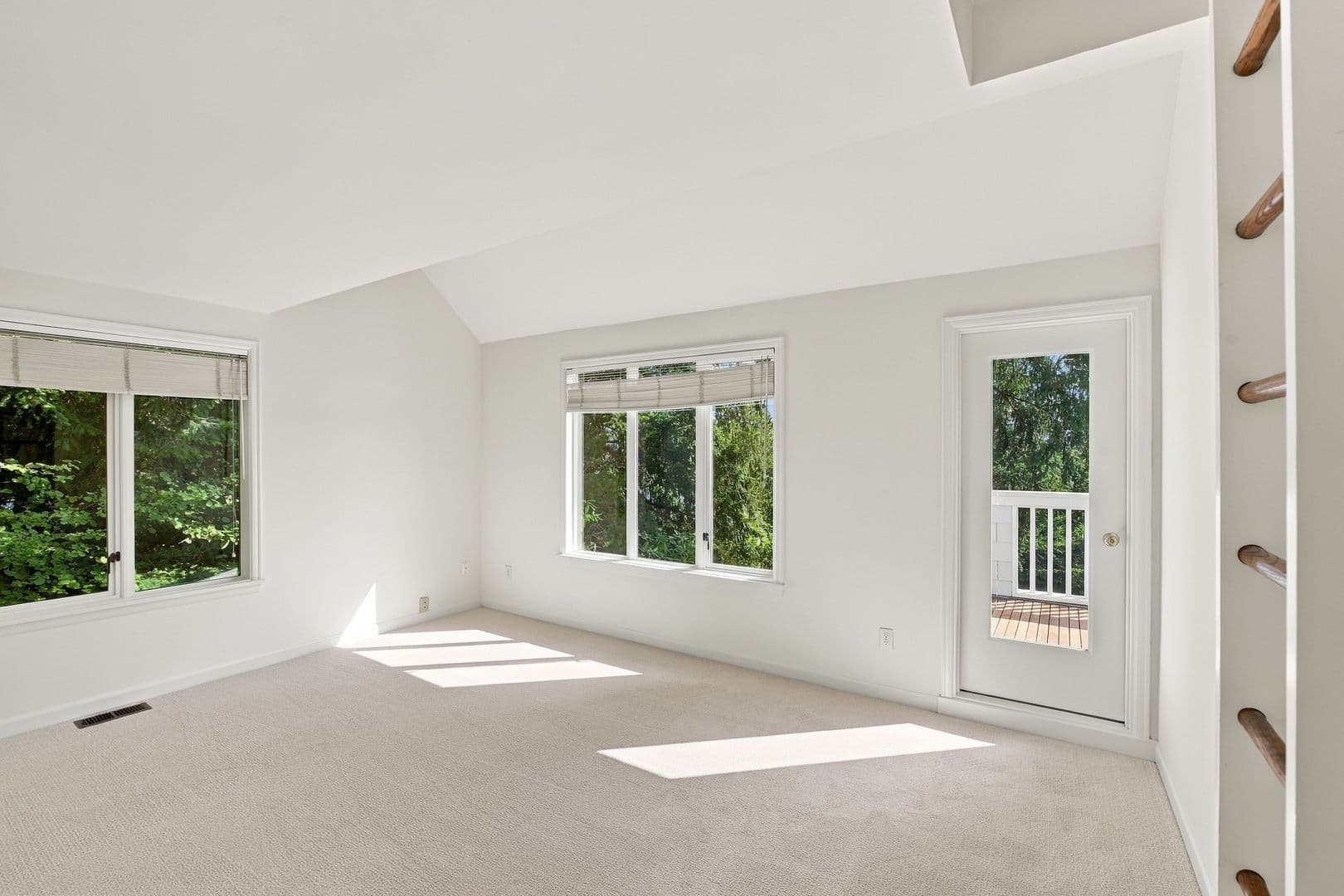 Mercer Island House: 8239 E Mercer Way