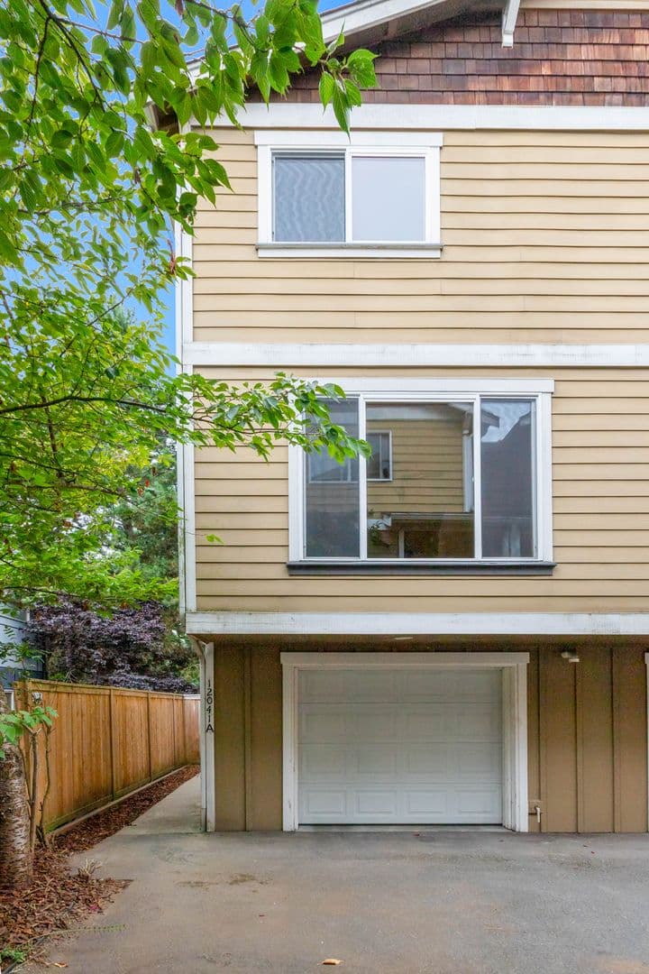 Seattle Townhome: 12041 33rd Ave NE #A