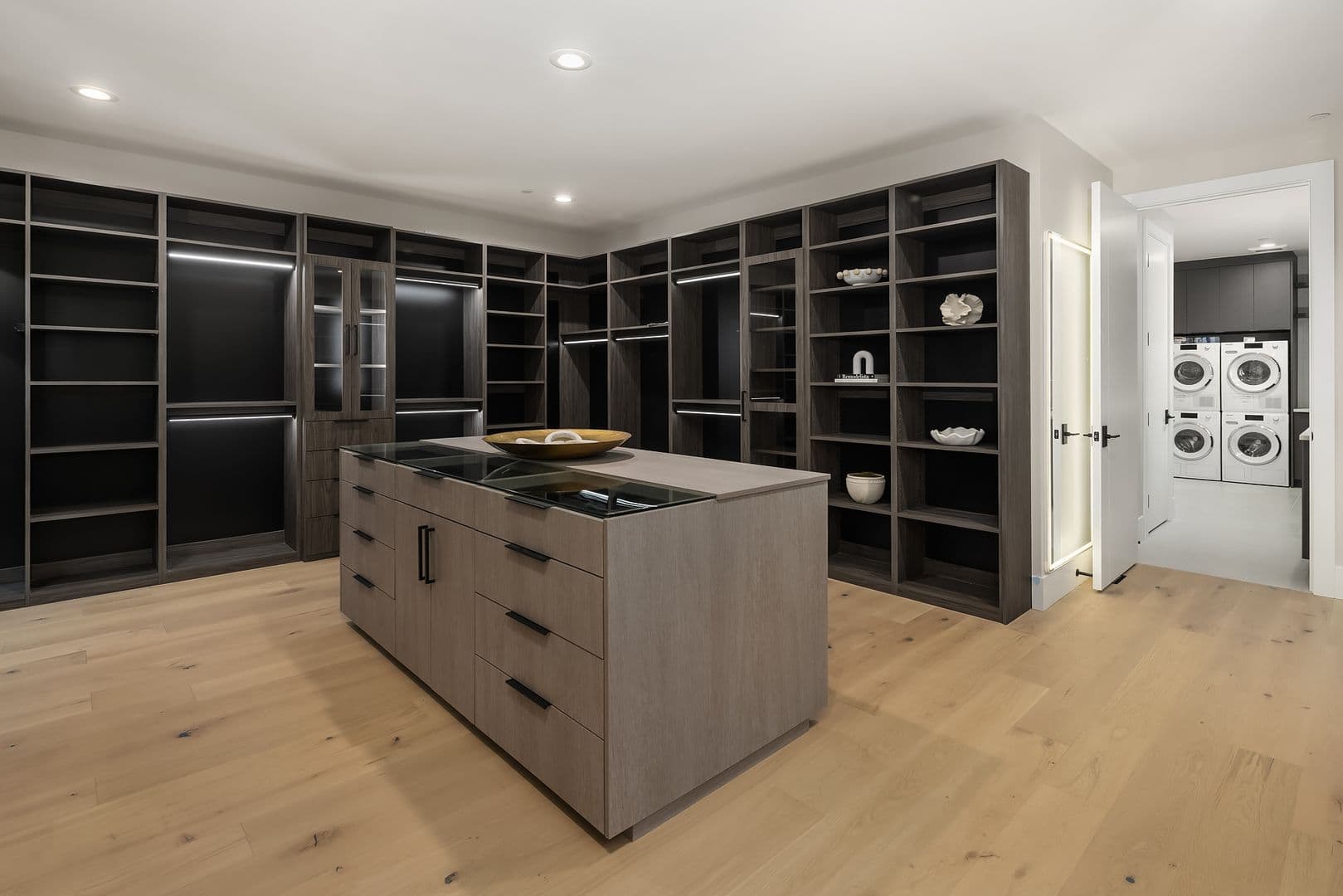 Medina House: 2436 82nd Avenue NE