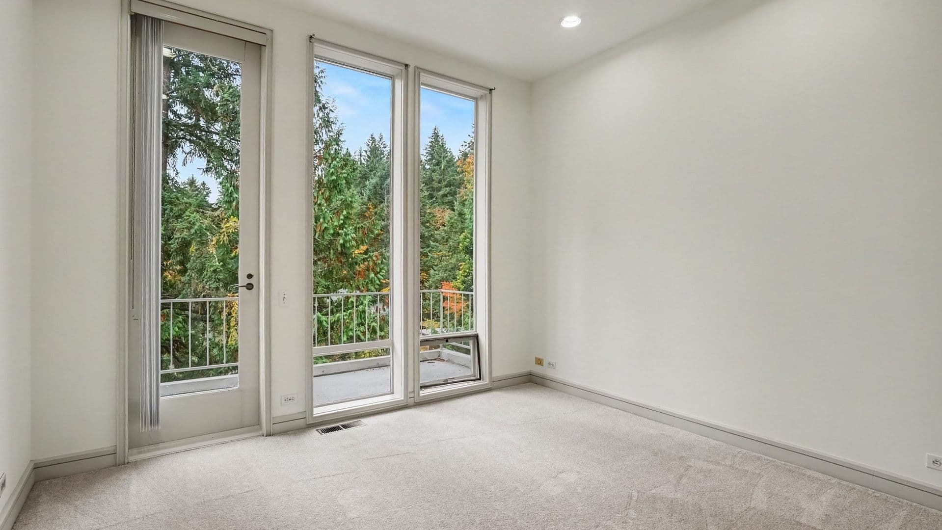 Bellevue House: 1121 W Lake Sammamish Pkwy SE