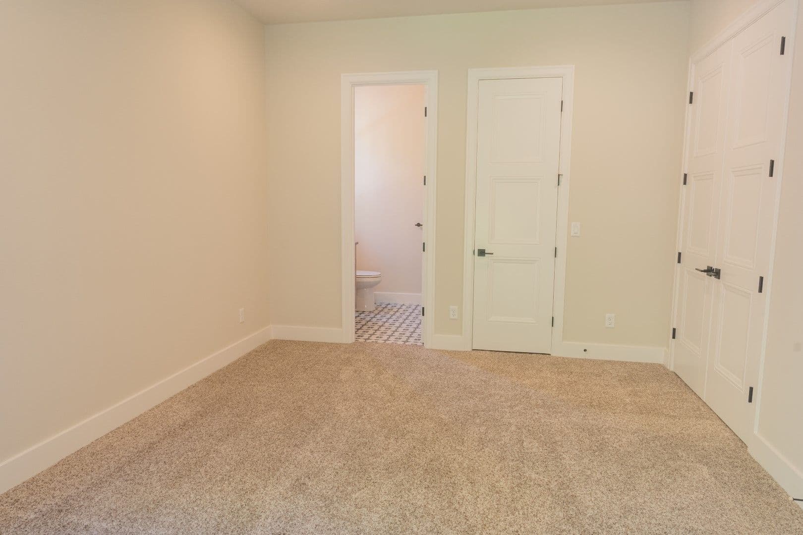 Kirkland House: 10420 NE 112th St