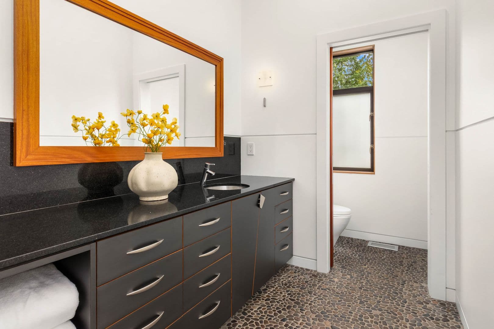 Yarrow Point House: 4218 92nd Avenue NE