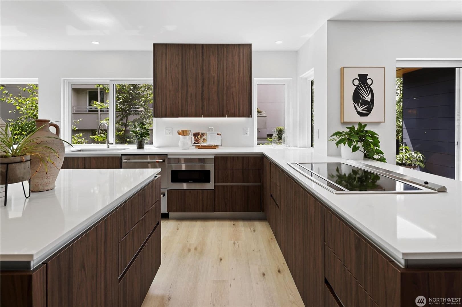 Kirkland House: 6304 Lakeview Drive