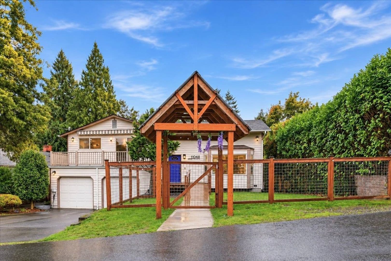 Seattle House: 11048 Lotus Place S