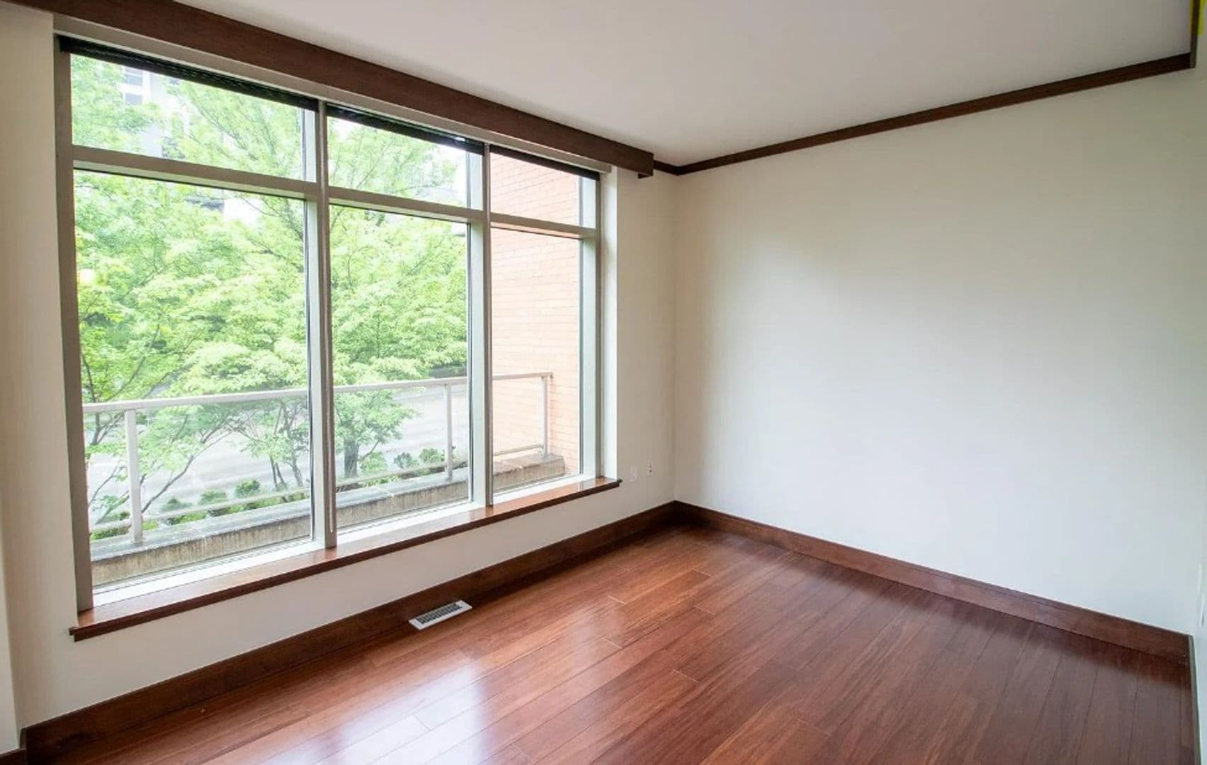 Bellevue Townhome: 10660 NE 9th Place