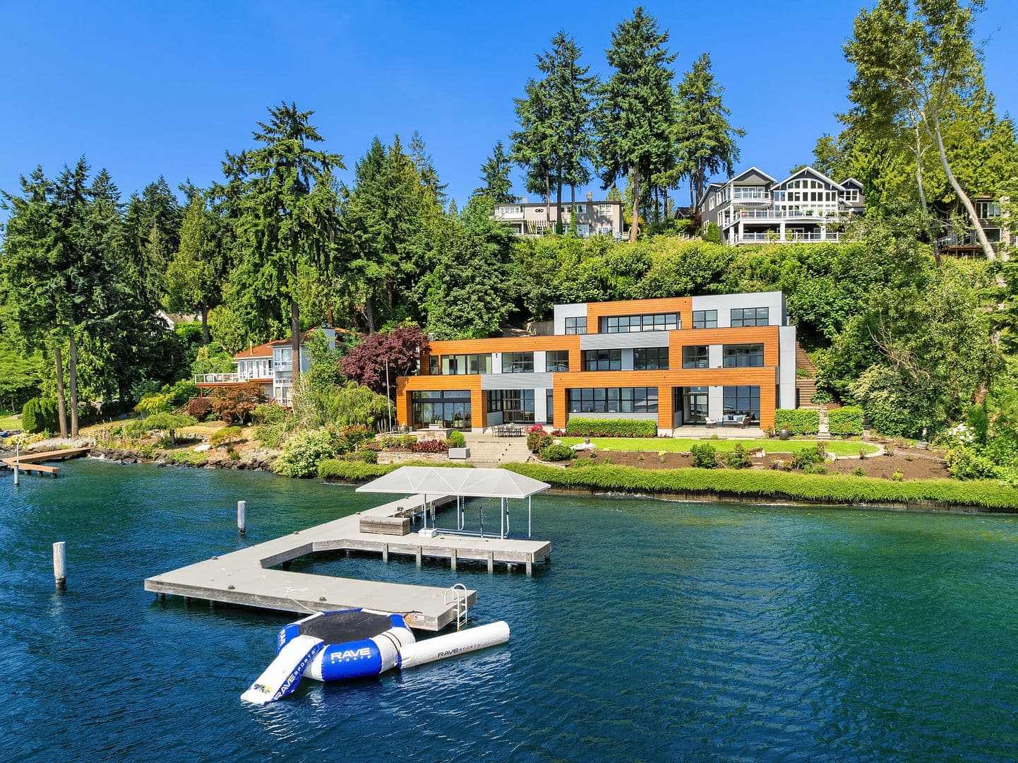 Mercer Island House: 3840 E Mercer Way