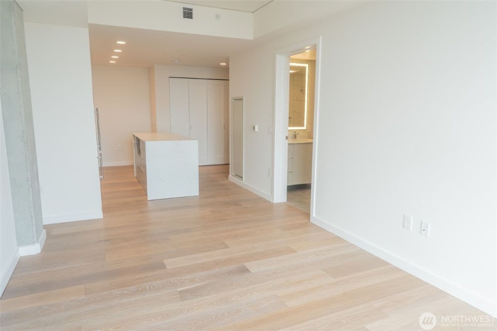 Seattle Condo: 450 S Main Street #1605