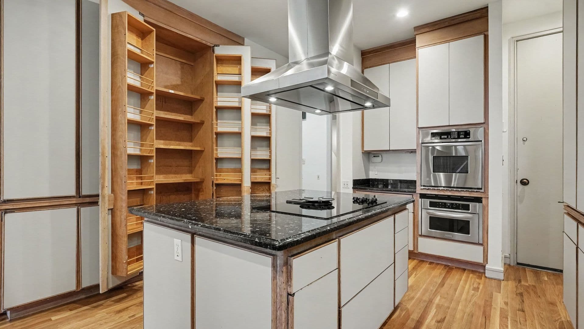 Bellevue House: 1121 W Lake Sammamish Pkwy SE