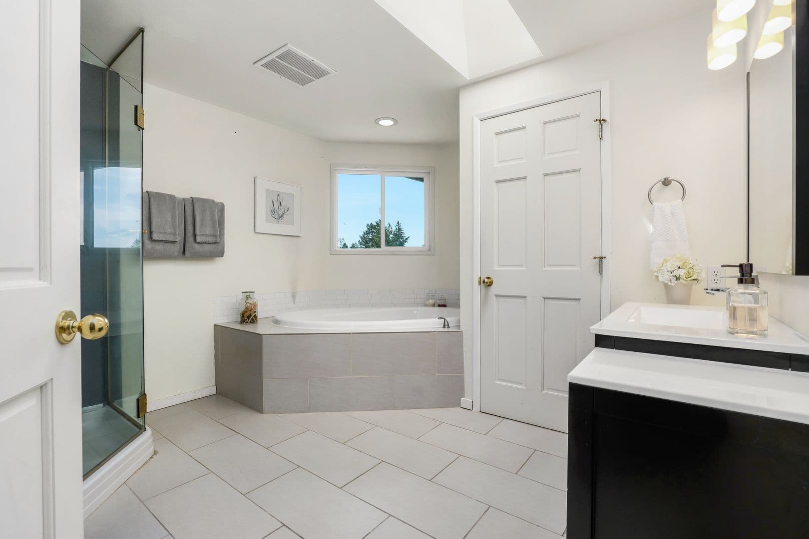 Clyde Hill House: 8808 NE 14th Street
